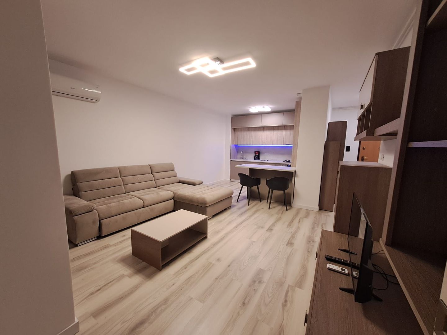 Ap2Cam|Parcare,AerConditionat,Centrala,Mob+Ut,ImobilNou|CampeadorCity. - Poză 4