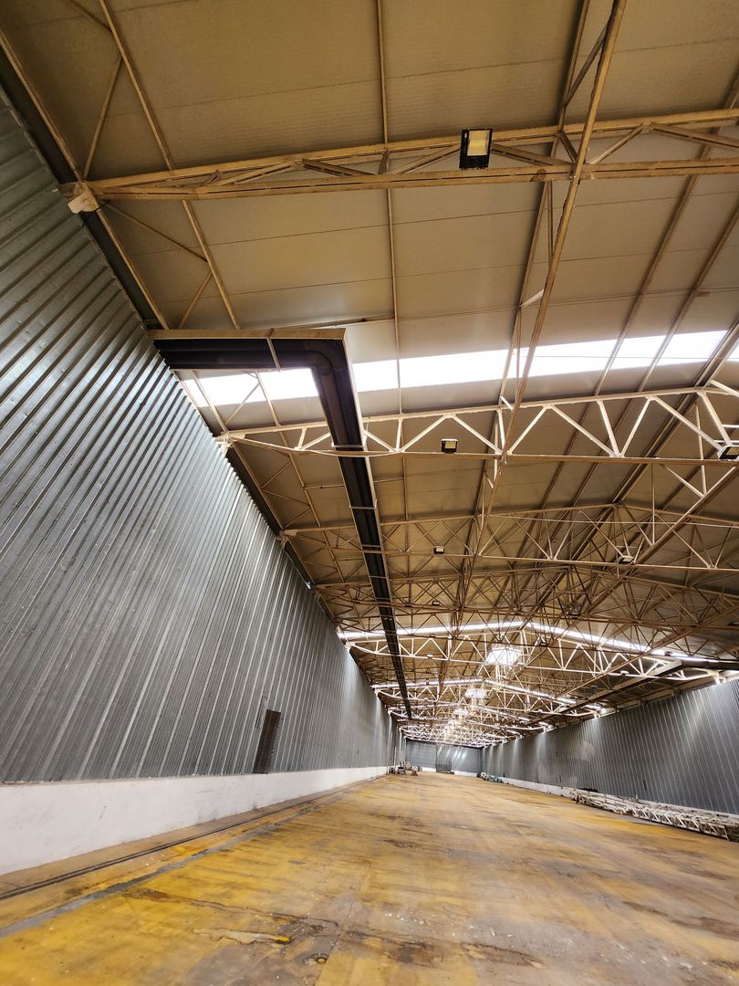 Hale depozit-productie industriala la 20 km de TM - Poză 19