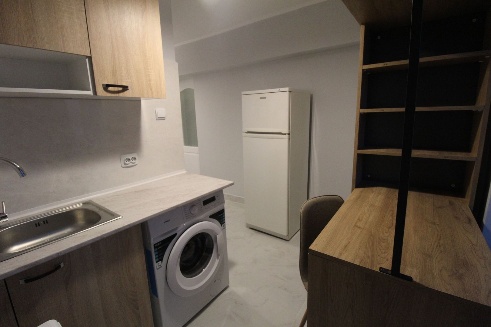 Studio- prima inchiriere - Piata Alba Iulia - Decebal - vedere Rond - Poză 4