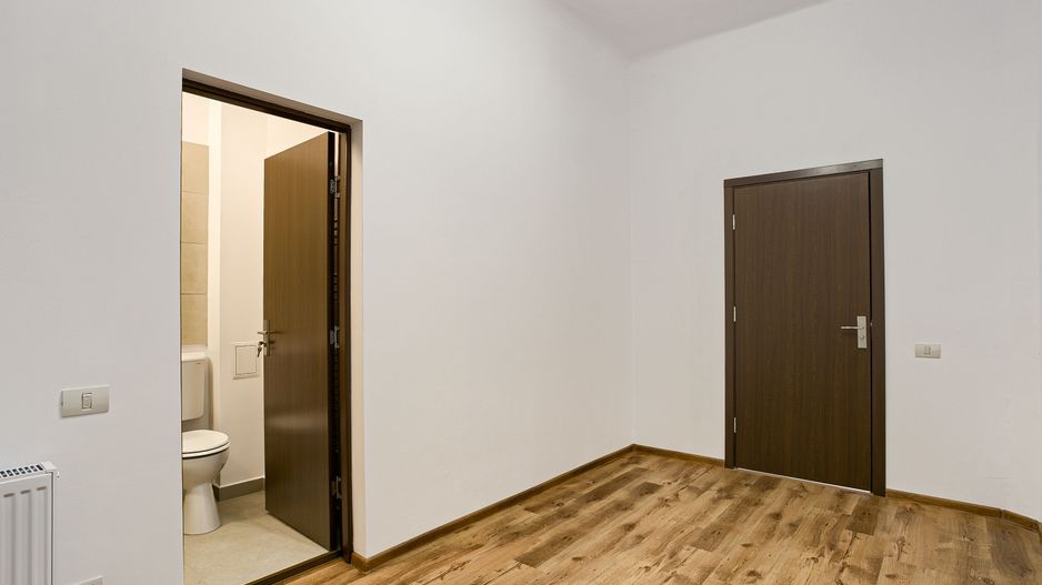 Vandut Apartament cu doua camere, renovat, situat ultracentral - Poză 4
