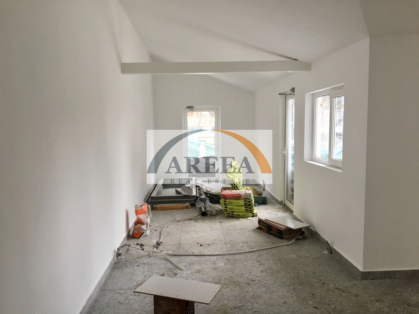 DE INCHIRIAT - spatiu comercial INTERSECTIE PIATA SUDULUi - Poză 7