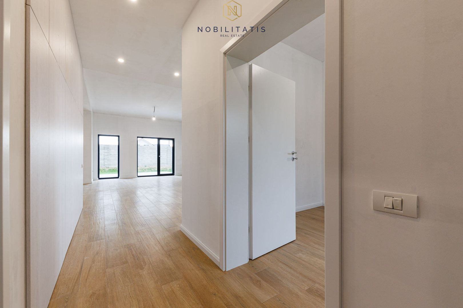 Duplex de vanzare la liziera padurii - 130 mp, 4 bai & 4 dormitoare - Poză 4