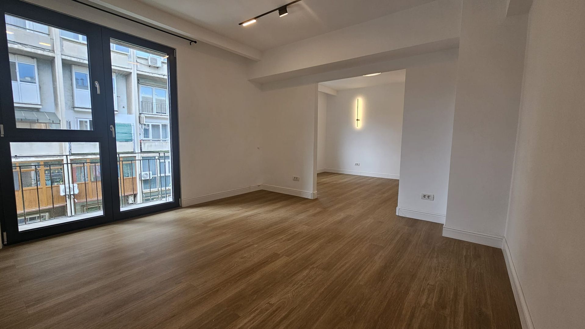 Unirii - Centru - 3 camere - Centrala proprie - mobila la comanda - Poză 3