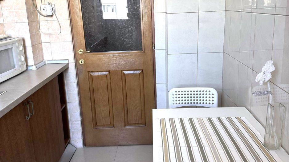 🏡 Închiriez Apartament cu 2 camere , loc de parcare, 250 m metrou Titan - Poză 4