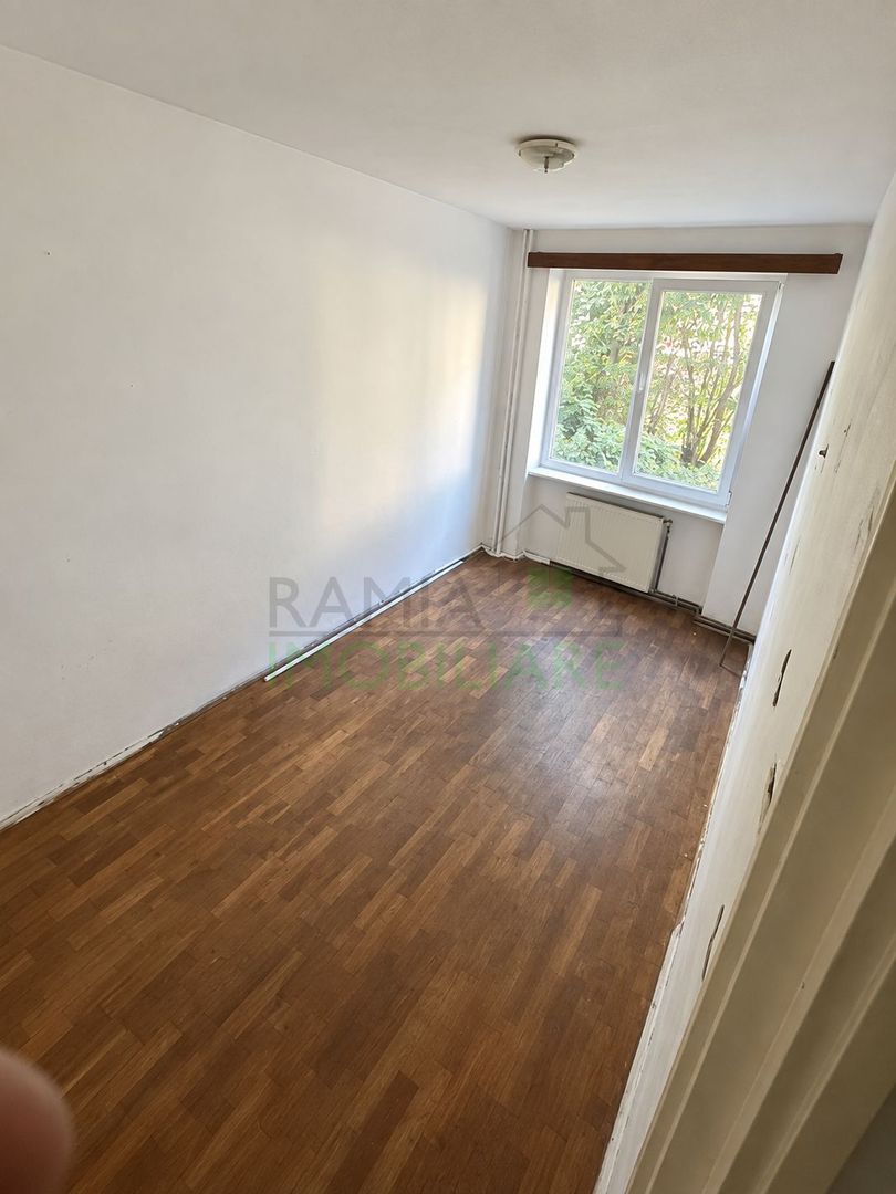 Apartament 3 camere Tractorul, ideal pentru renovare și personalizare - Poză 4
