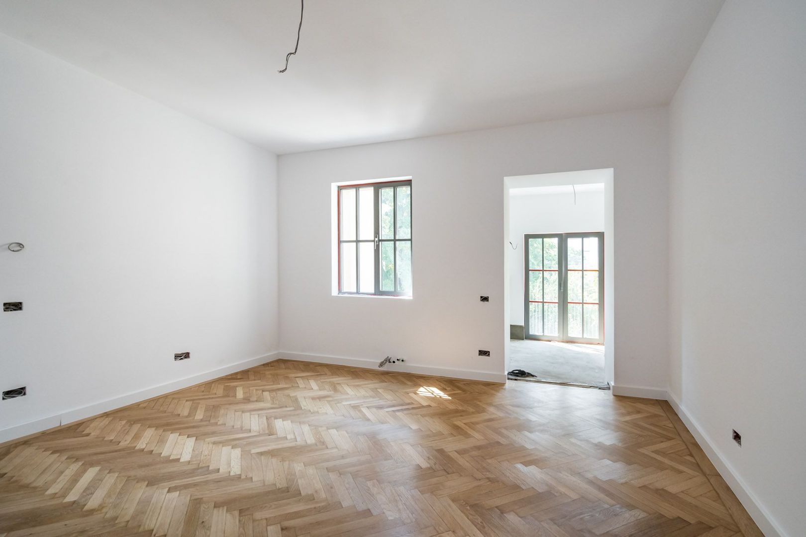 O BIJUTERIE ASCUNSA IN CENTRUL BUCURESTIULUI - Poză 5