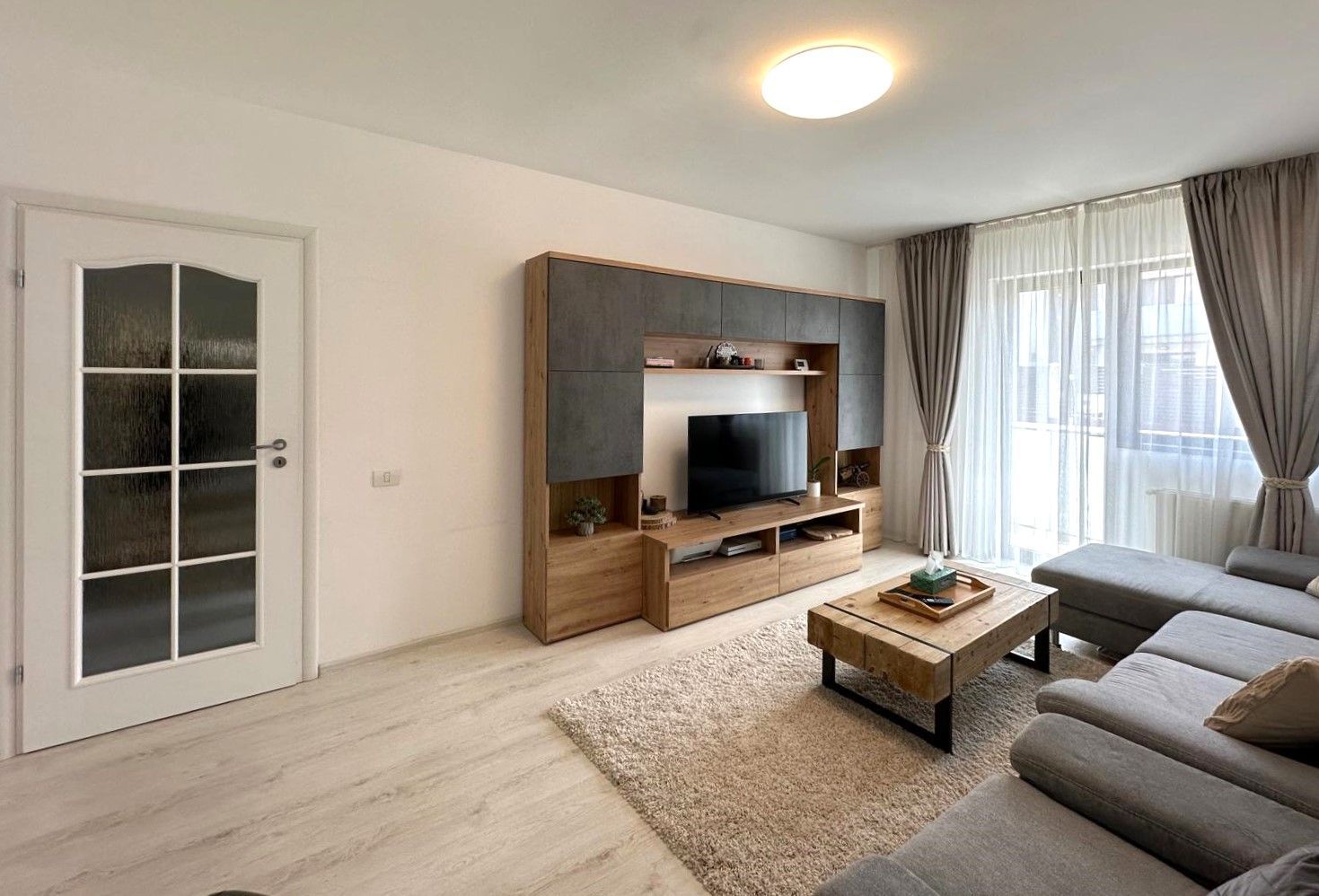 Vindem apartament  complet mobilat modern cu 2 bai zona Ghimbav - Poză 3