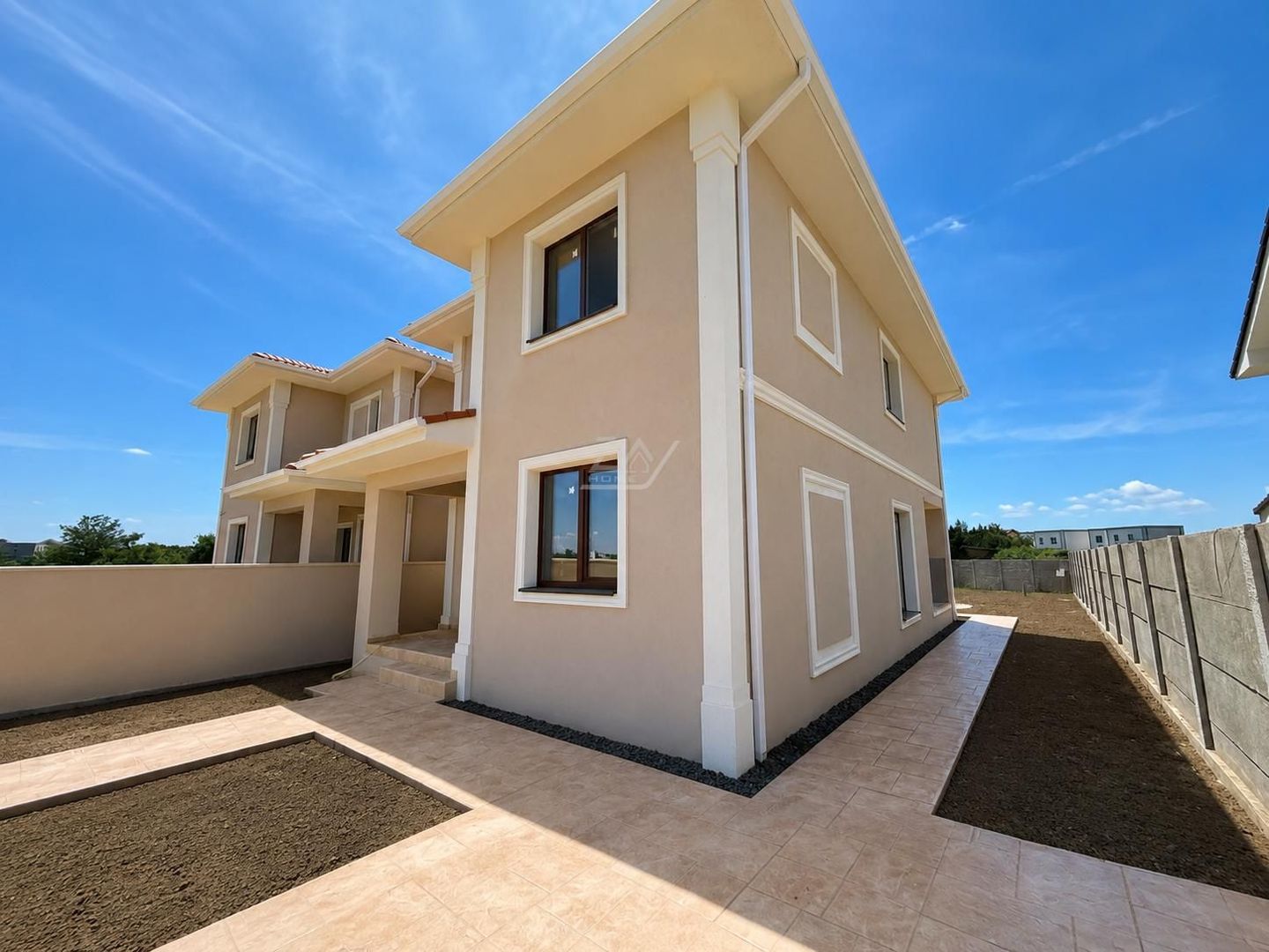 Duplex despartit prin camera tehnica! 5 camere, 3 bai. - Poză 5