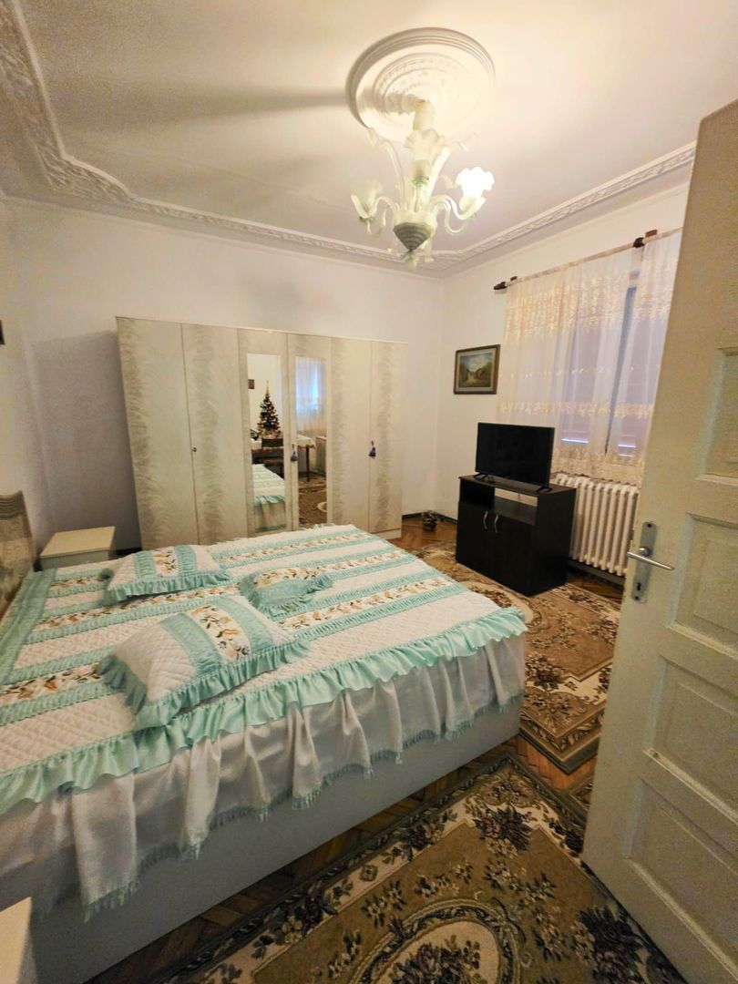 DE VANZARE CASA 5CAMERE ZONA CENTRALA TALMACIU - Poză 12