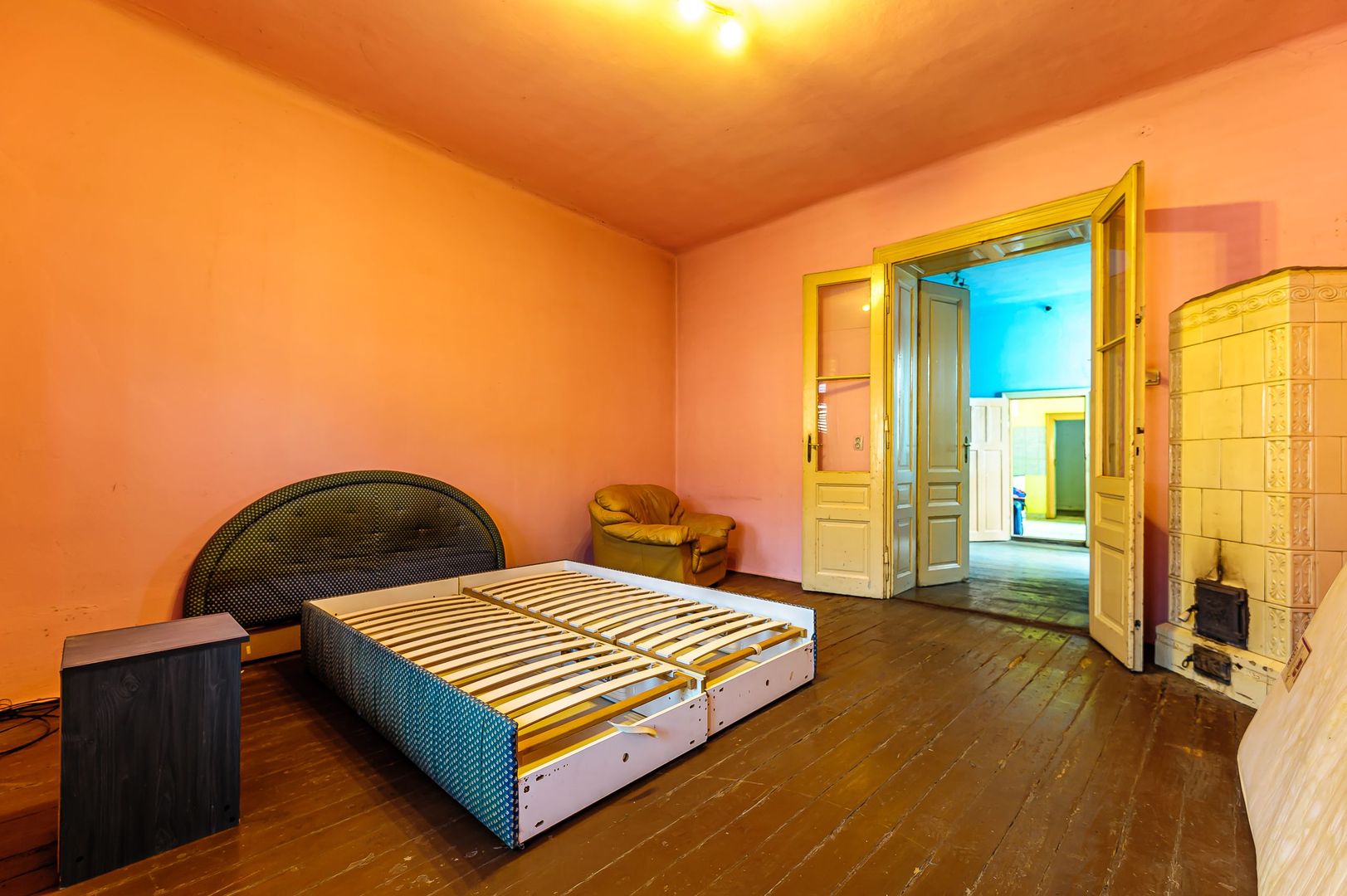 Apartament cu o curte generoasă - Poză 4