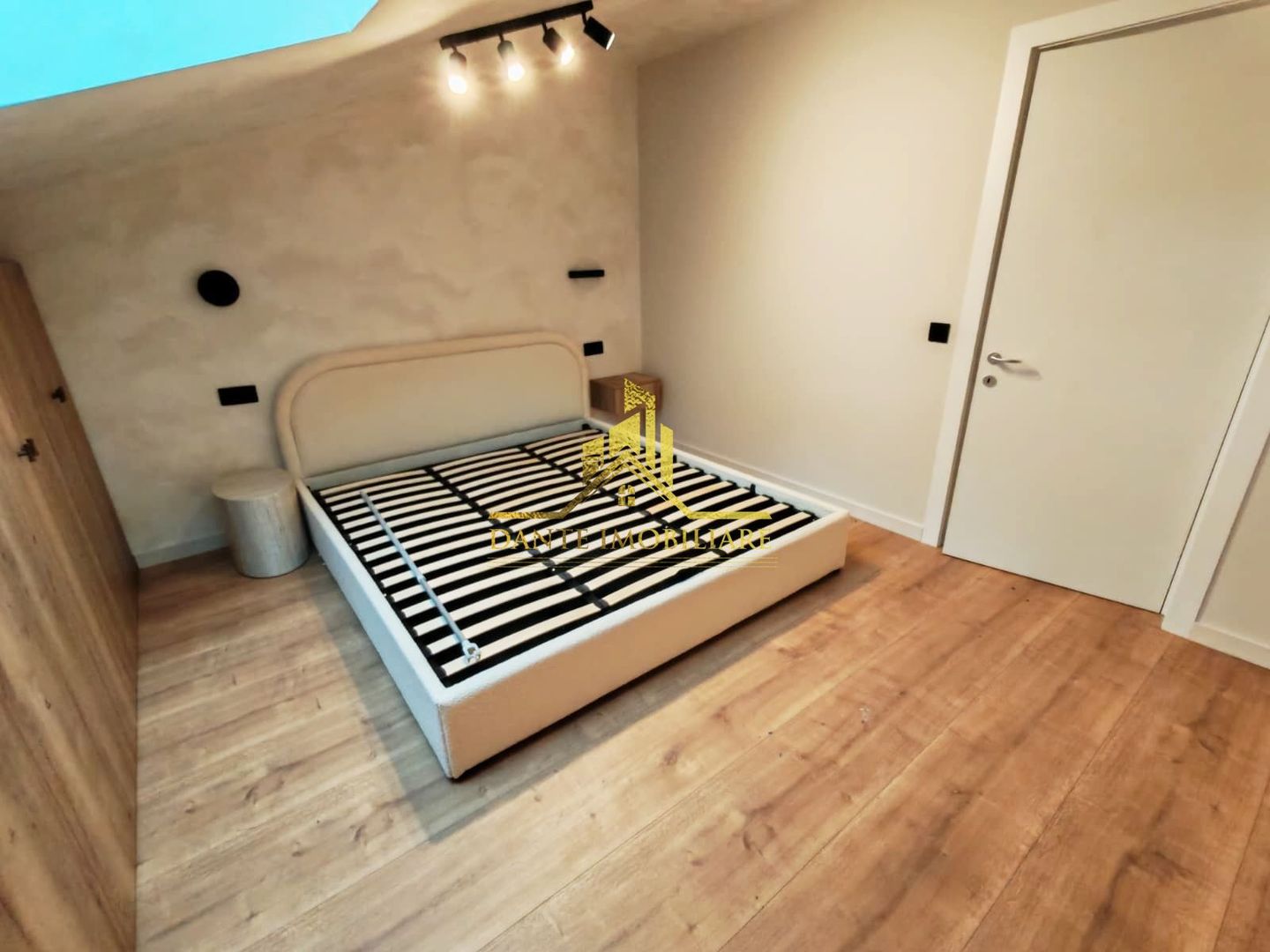 Casa, 3 camere, 2 bai, TOTUL NOU, ultrafinisata, parcare, Central - Poză 4