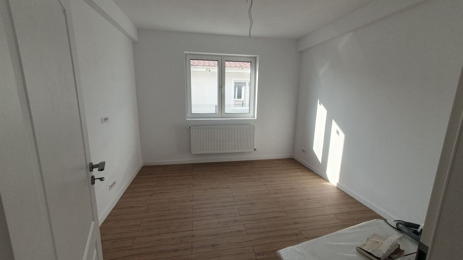 Casa dintre lacuri, Crevedia, cartier nou. - Poză 9