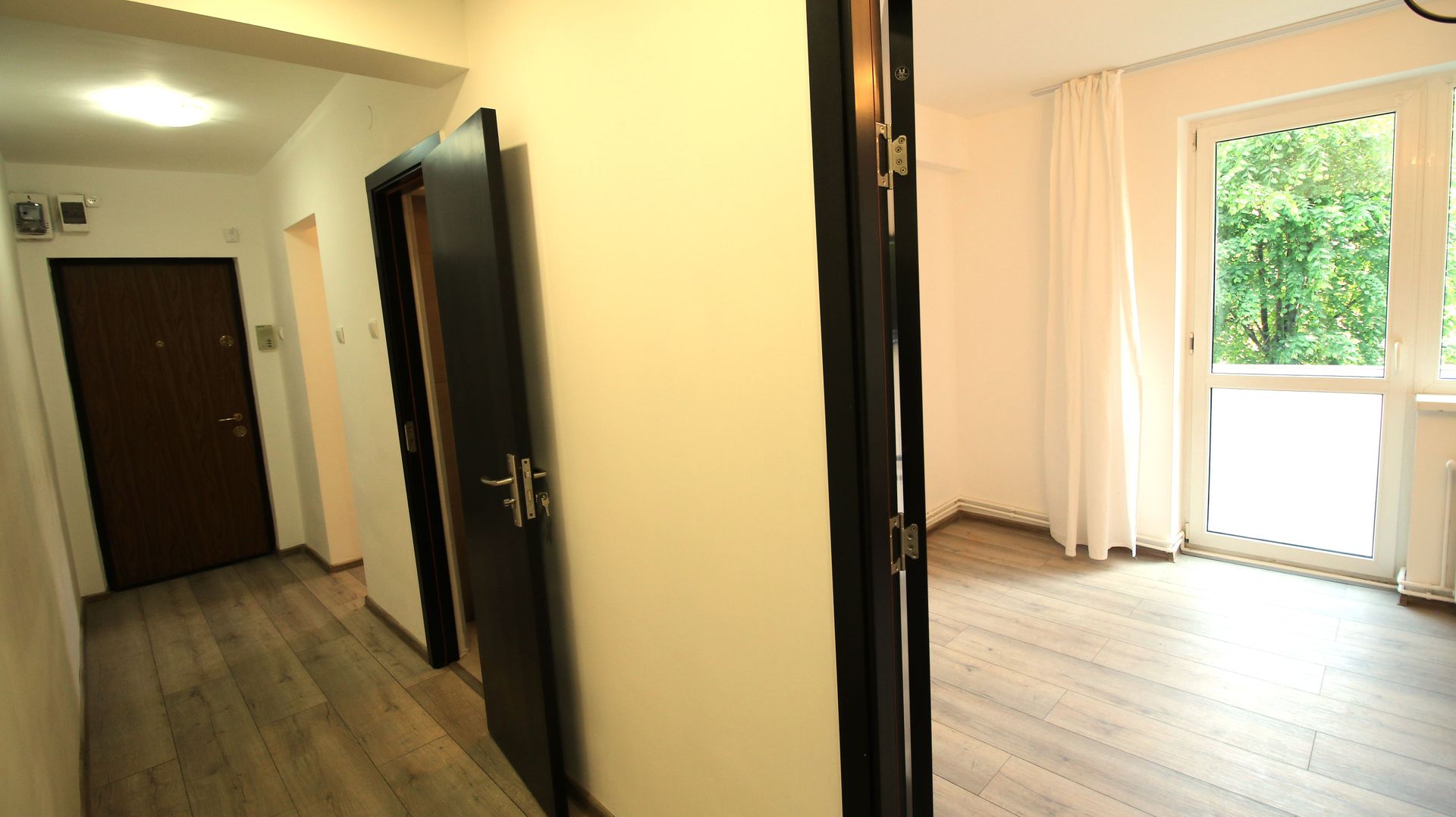 Centru Civic, 2 camere decomandate, etaj 1 - Poză 4