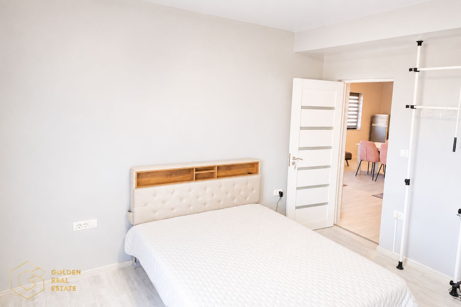 Apartament 3 camere, Via Cramina, mobilat si utilat complet, terasa 26 mp - Poză 4