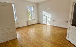 Casă de închiriat ultracentral – 3 camere, 100 mp - pretabil business - Poză 2