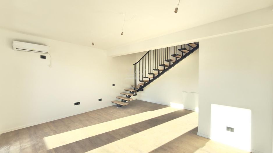 Ap pe 2 niveluri. Decomandat. 2 locuri de parcare. - Poză 4