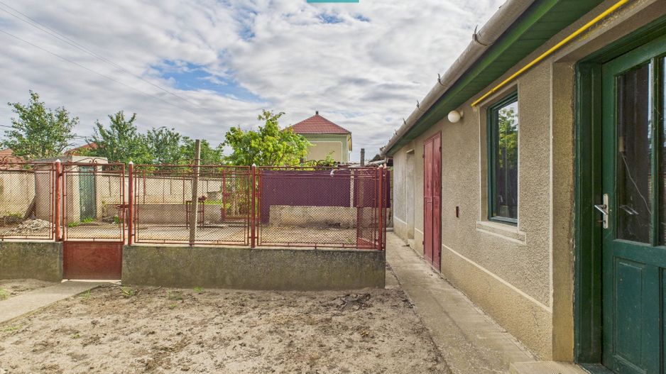 Casă cu teren generos, zonă centrală, Curtici - Poză 22