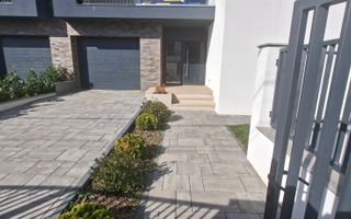 Duplex despărțit prin perete dublu/ Garaj - Poză 1