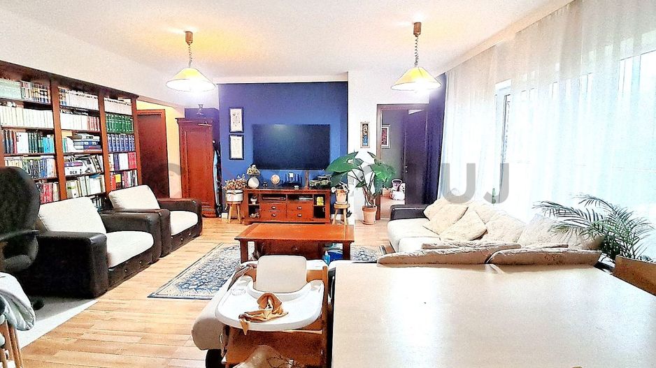 Zonă exclusivistă, Plopilor!! - Poză 2