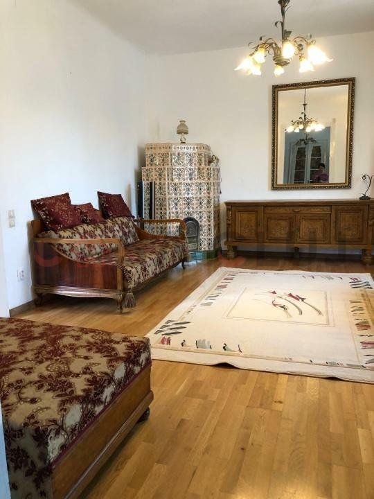 Apartament în vilă, zonă centrală, parcare - Poză 12