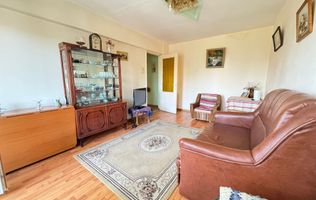 Apartament 3 camere etaj 2 de vanzare