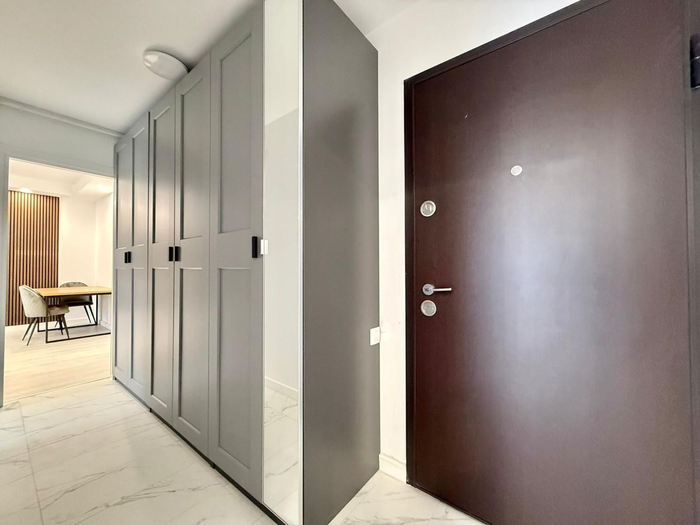 COSMOPOLIS - Apartament cu 3 camere si gradina, mobilat si utilat. - Poză 8