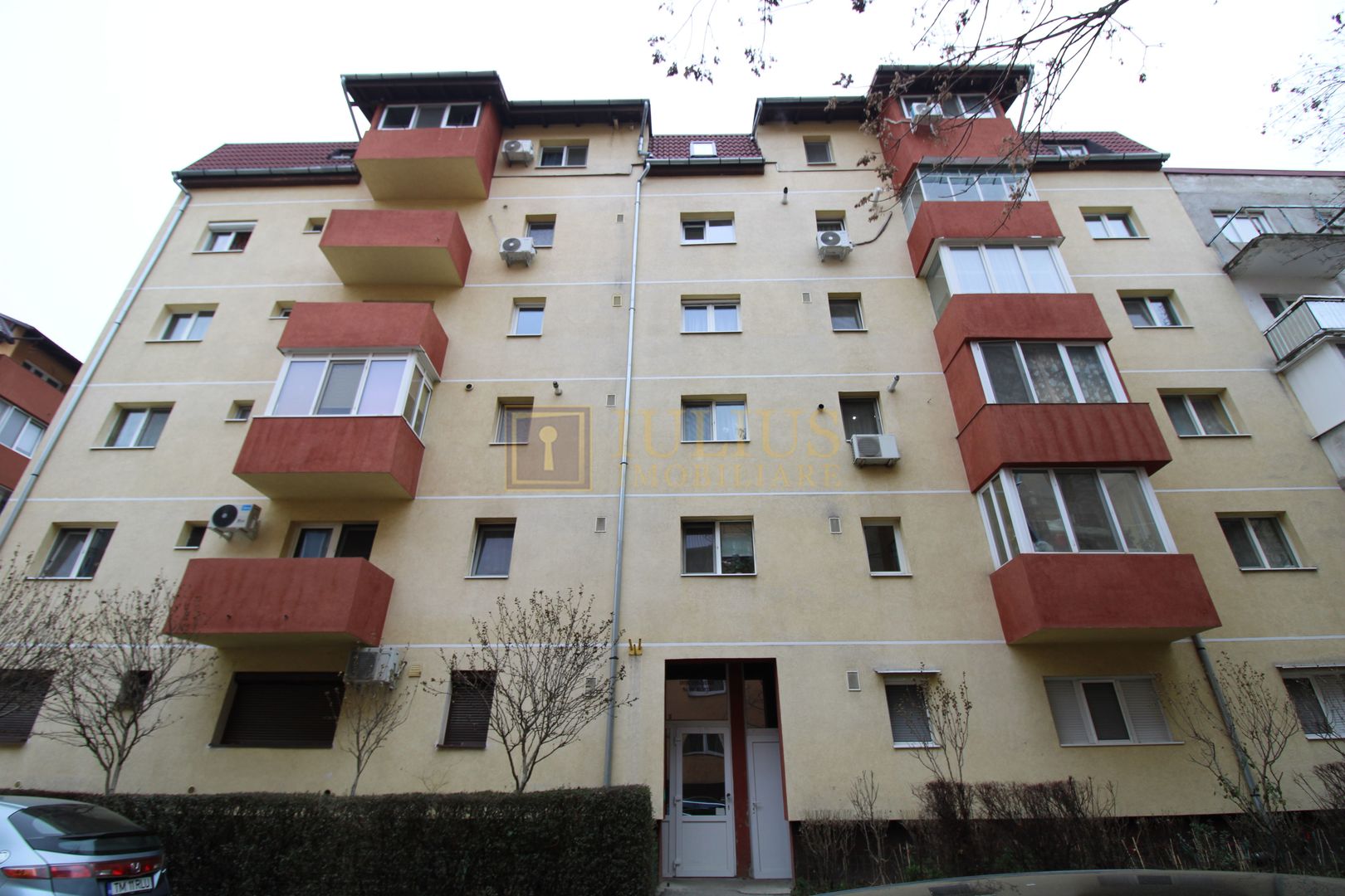 3camere, ideal pentru cei ce doresc sa renoveze de la zero un apartament. - Poză 1
