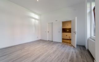 De vânzare apartmanent central | parter | renovat - Poză 2