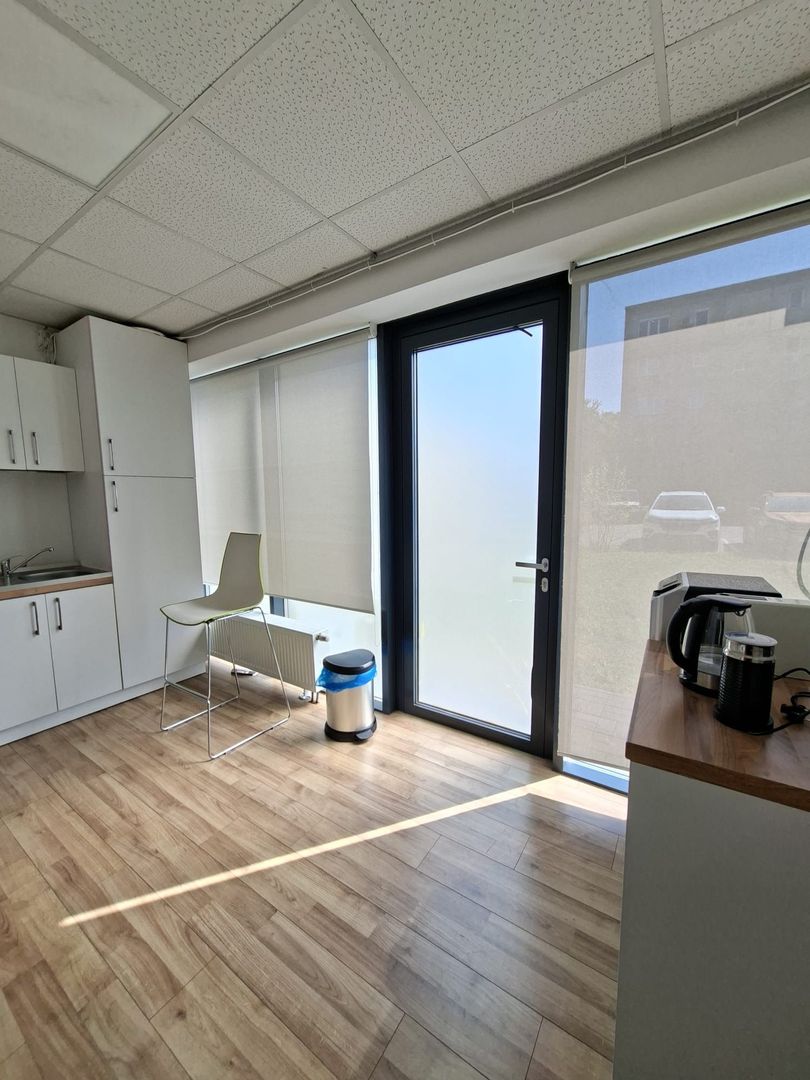 Spațiu pretabil birouri/cabinete medicale - Poză 17