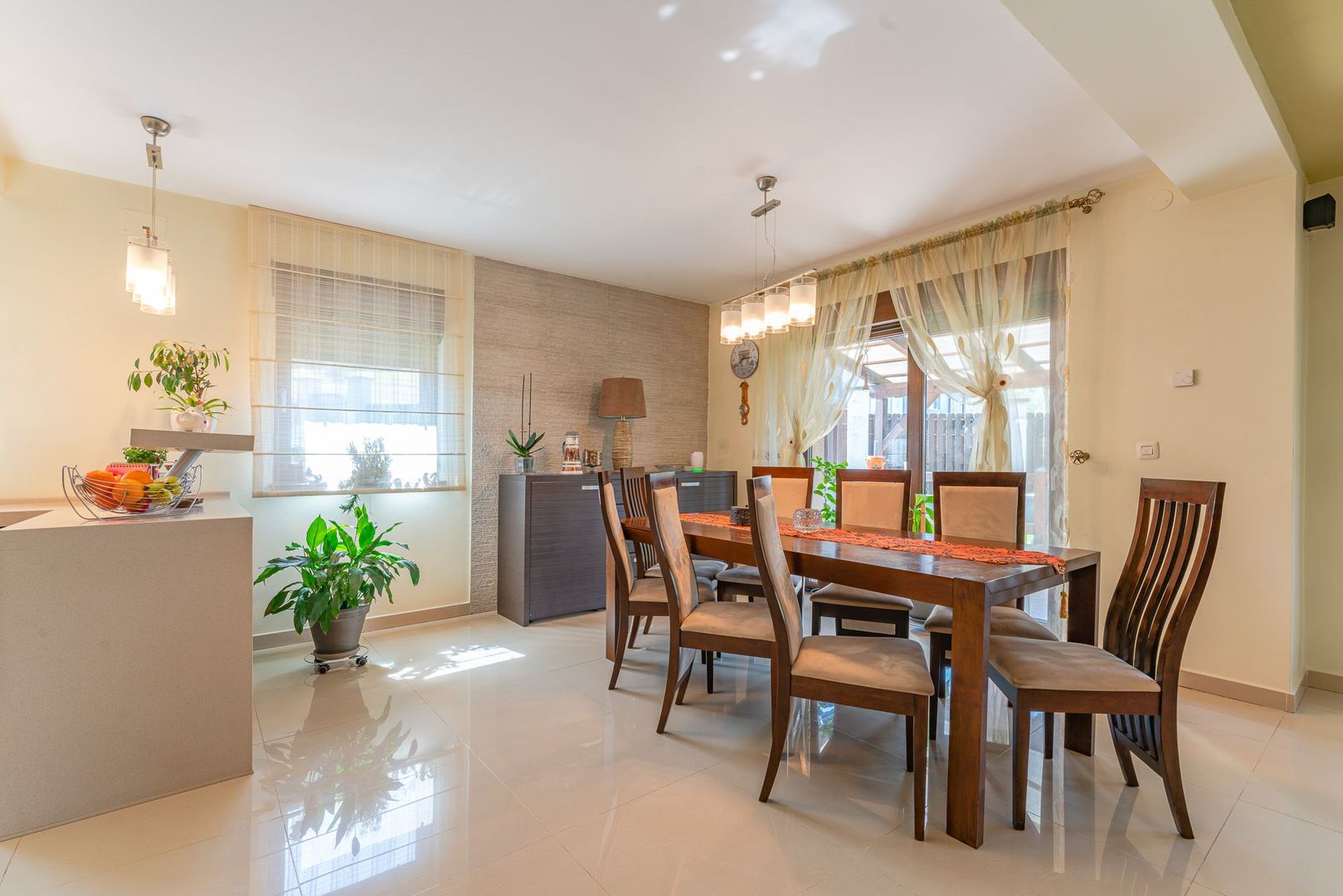 Casa Sacele amplasata in vecinatatea padurii cu pompa de caldura - Poză 4