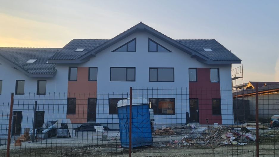 Casa de vânzare tip înșiruita la intrare in Cristian - Poză 6