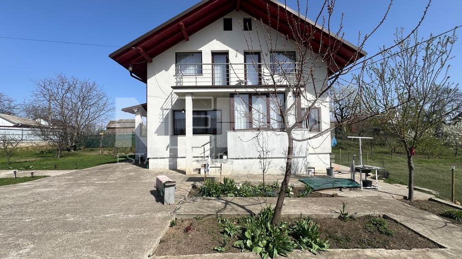Casa de Vanzare 175 mp | Pret 160.000 € | Varatec, Salcea 13km de oraș - Poză 1