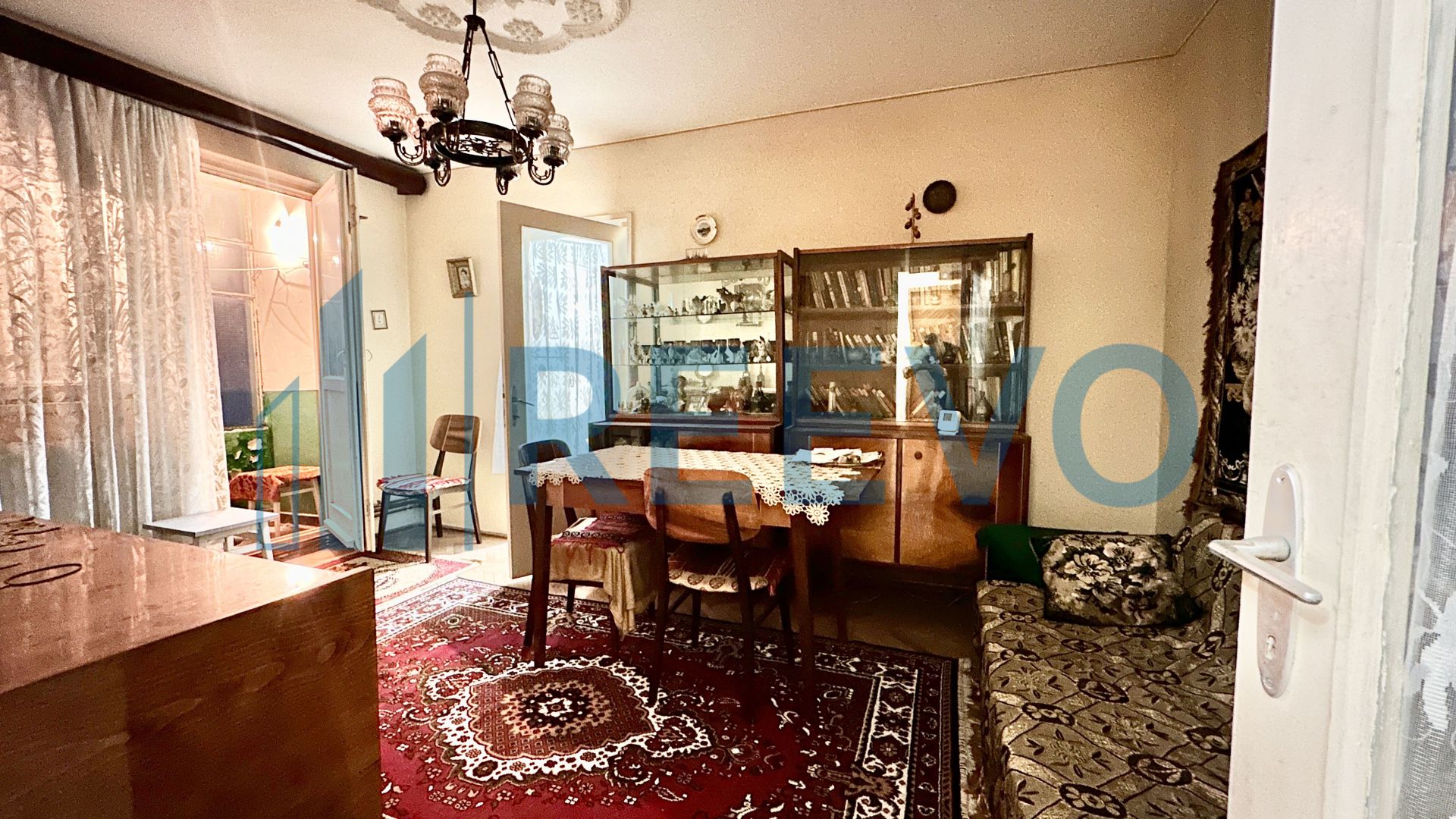 Apartament cu 3 camere de vânzare, în Buhuși - Poză 1