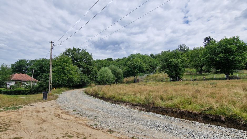 Teren intravilan in Cisnadie, utilitati langa teren, vedere panoramica - Poză 1