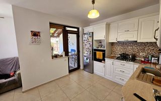 1/2 Duplex mobilat, utilat, 4 camere, pivnita, 200 mp teren - Poză 3