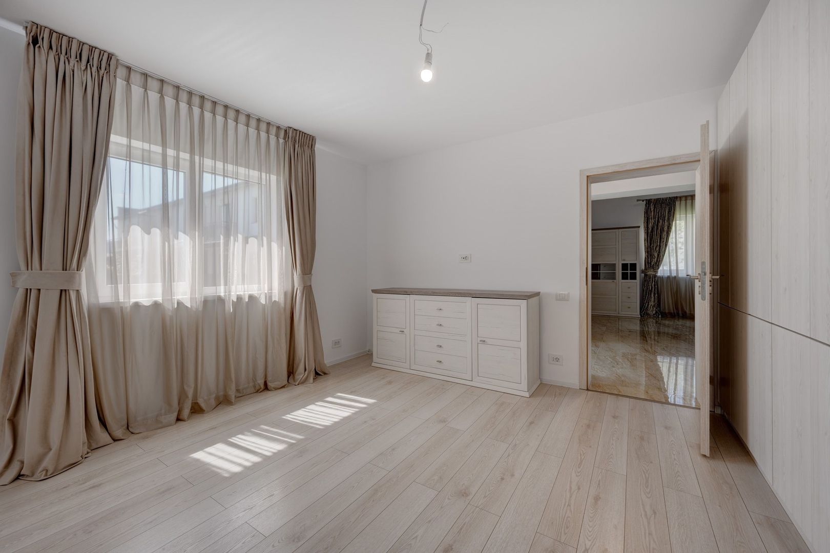 Casa cu Mesteceni!  Complex Lalelelor Domnești - Poză 34