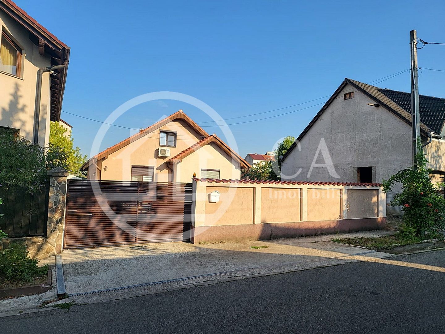 Casa de vnzare 4 camere pe zona Rogerius, Oradea. - Poză 1