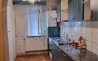 Vand apartament 2 camere, semidecomandat, situat central - Poză 2