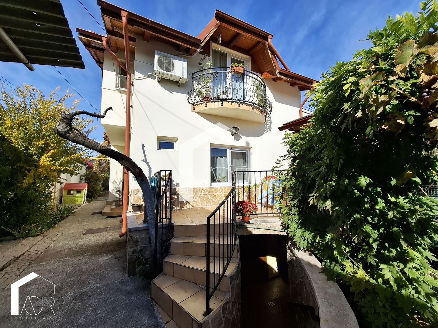 Casa tip duplex cu 6 camere, zona Republicii - Poză 1