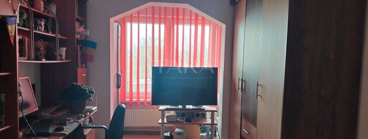 Apartament 3 camere, in zona centrala a localitatii - Poză 4