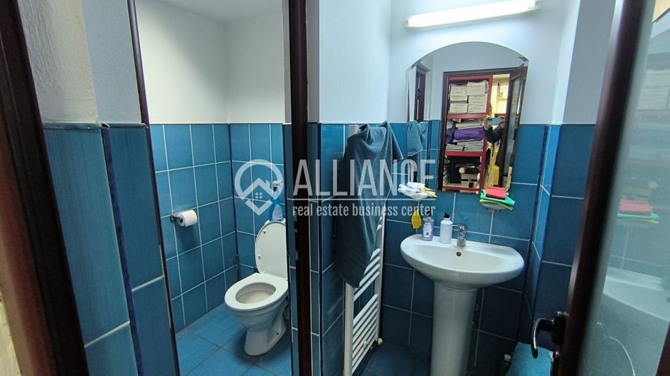 CENTRU ATELIERELOR - Spatiu comercial cu suprafata vitrata mare ! - Poză 9