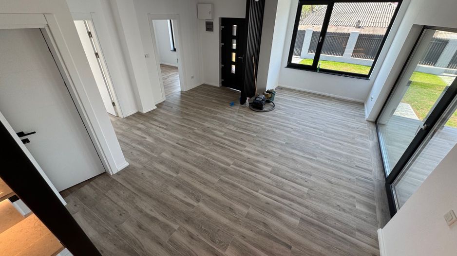 VilE stil Neoromaneasc Tunari, TOATE UTILITATILE, curte GENEROASA - Poză 3