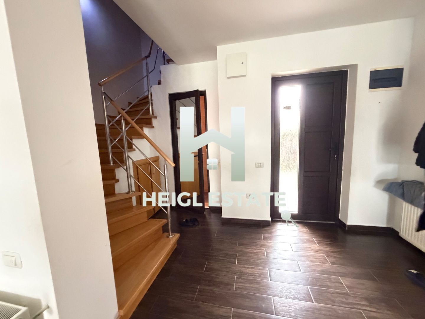 Casa cu 4 camere mobilata cu garaj in zona Braytim Muzicescu - Poză 12