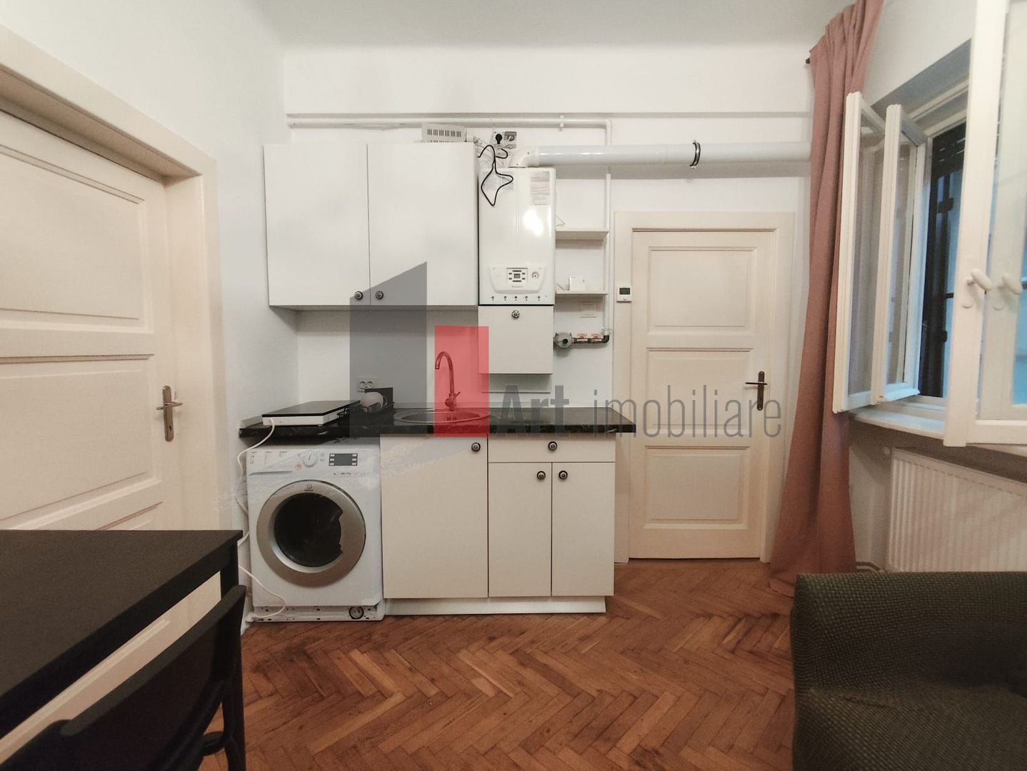 Garsoniera de inchiriat in zona Magheru (ultracentral) - Poză 5