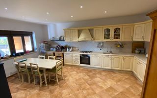 VILA  - ARADULUI. -British - Poză 4