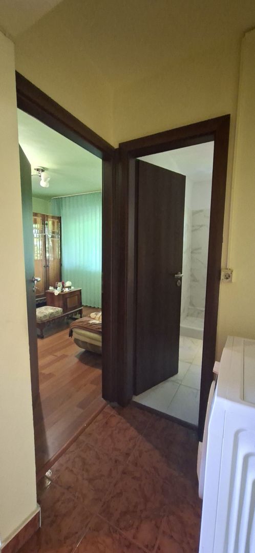 Apartament decomandat 3 camere - zona Torontalului - Poză 10