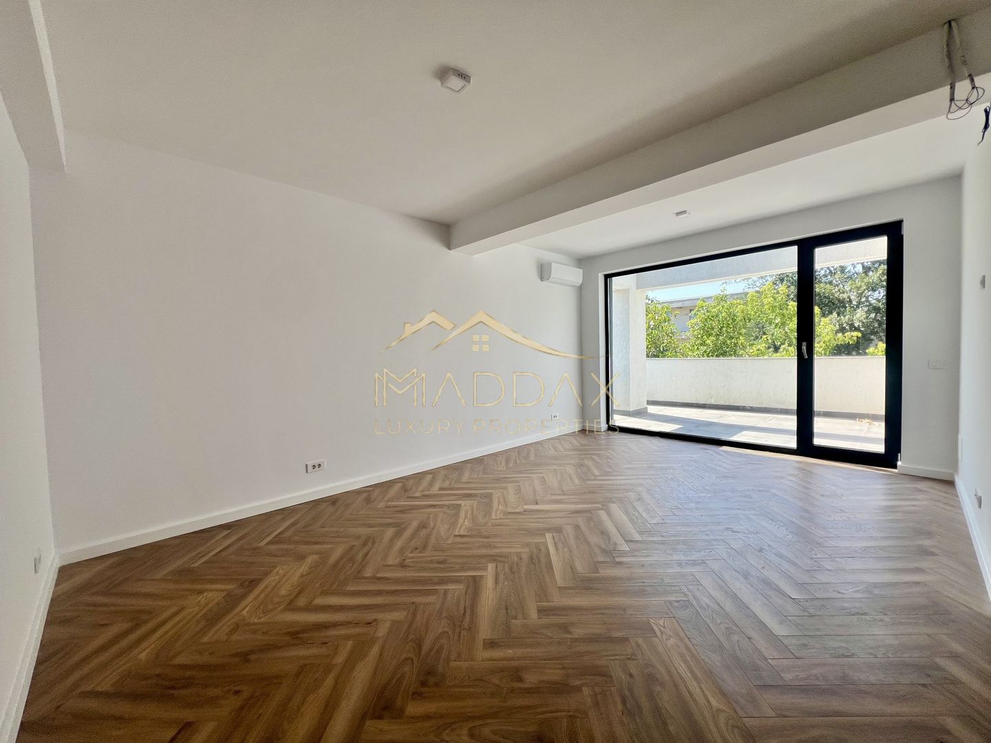 Vilă **6 camere  **451mp // Zona Iancu Nicolae - Poză 109