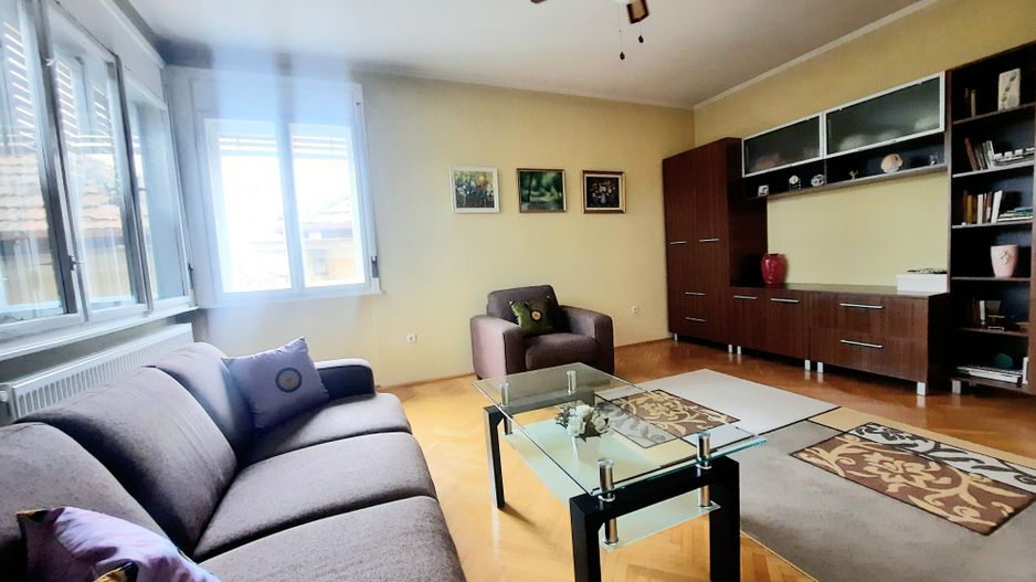 Apartament frumos si renovat cu garaj - zona Medicina - Poză 11