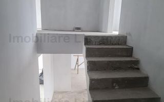 Vila Stupini P+E, 5 camere,curte,acces auto.(Parte Duplex) - Poză 2