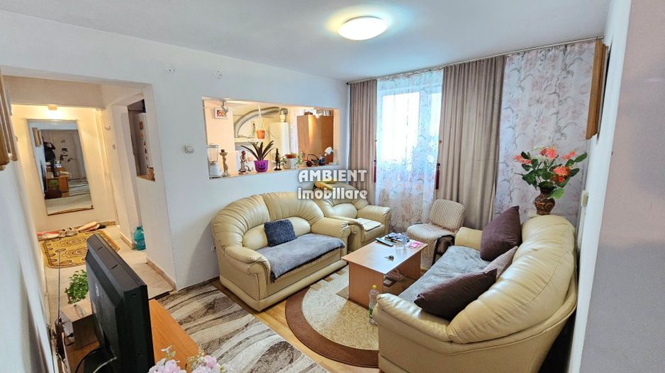 Apartament cu 4 camere, etaj 1, zona CENTRU - Camera de comert; - Poză 2